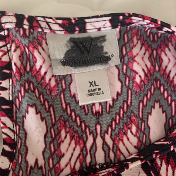 Sleeveless draped blouse - Picture 2 of 7